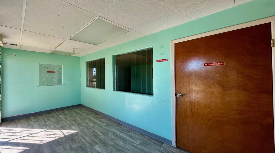8701 Las Cruces Dr, Laredo, Texas 78045, 1 Bedroom Bedrooms, 6 Rooms Rooms,3 BathroomsBathrooms,Commercial/industrial,For Rent,8701 Las Cruces Dr,20264722
