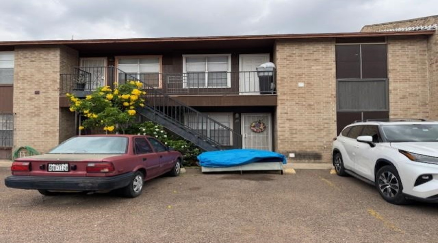 4902 Marcella Ave, Laredo, Texas 78041, 2 Bedrooms Bedrooms, 5 Rooms Rooms,1 BathroomBathrooms,Residential,For Sale,4902 Marcella Ave,20264721