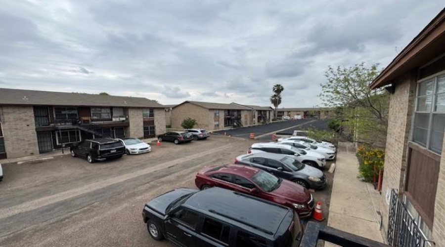 4902 Marcella Ave, Laredo, Texas 78041, 2 Bedrooms Bedrooms, 5 Rooms Rooms,1 BathroomBathrooms,Residential,For Sale,4902 Marcella Ave,20264721