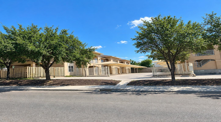 413 Shiloh Dr, Laredo, Texas 78045, 2 Bedrooms Bedrooms, 4 Rooms Rooms,2 BathroomsBathrooms,Residential,For Rent,413 Shiloh Dr,20264723