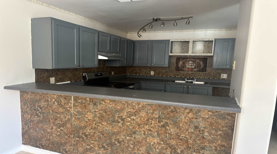 413 Shiloh Dr, Laredo, Texas 78045, 2 Bedrooms Bedrooms, 4 Rooms Rooms,2 BathroomsBathrooms,Residential,For Rent,413 Shiloh Dr,20264723