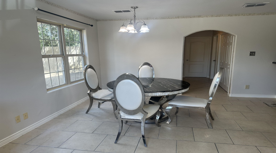 413 Shiloh Dr, Laredo, Texas 78045, 2 Bedrooms Bedrooms, 4 Rooms Rooms,2 BathroomsBathrooms,Residential,For Rent,413 Shiloh Dr,20264723