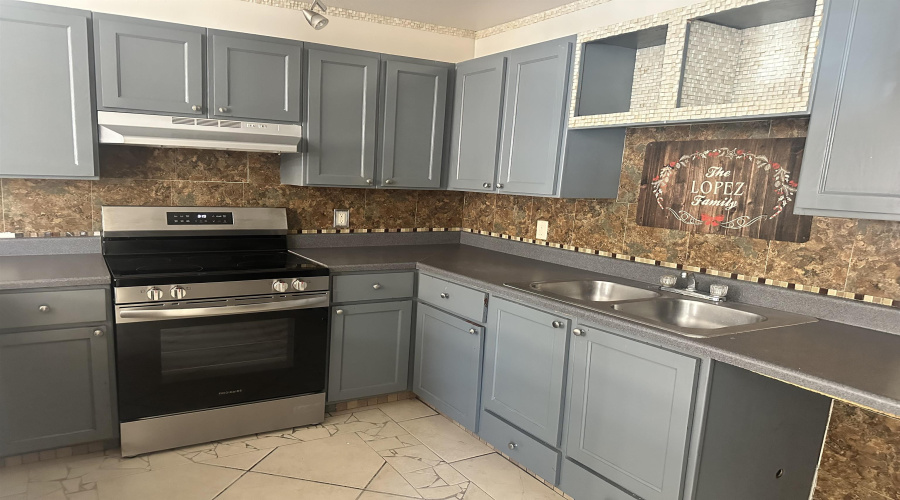 413 Shiloh Dr, Laredo, Texas 78045, 2 Bedrooms Bedrooms, 4 Rooms Rooms,2 BathroomsBathrooms,Residential,For Rent,413 Shiloh Dr,20264723
