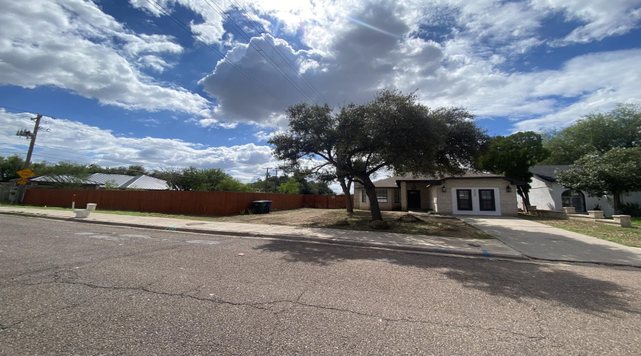 8809 Puerto Yael, LAREDO, Texas 78045, 4 Bedrooms Bedrooms, 5 Rooms Rooms,2 BathroomsBathrooms,Residential,For Sale,8809 Puerto Yael,20264724