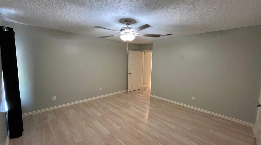 100 E Aurora St, Laredo, Texas 78041, 2 Bedrooms Bedrooms, 4 Rooms Rooms,1 BathroomBathrooms,Residential,For Rent,100 E Aurora St,20264725