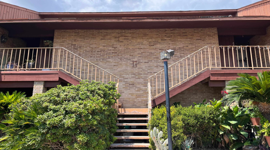 100 E Aurora St, Laredo, Texas 78041, 2 Bedrooms Bedrooms, 4 Rooms Rooms,1 BathroomBathrooms,Residential,For Rent,100 E Aurora St,20264725