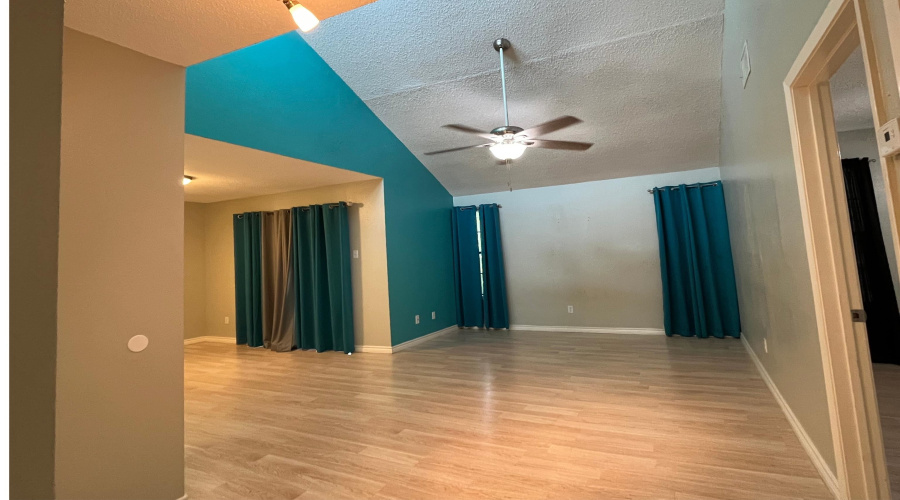 100 E Aurora St, Laredo, Texas 78041, 2 Bedrooms Bedrooms, 4 Rooms Rooms,1 BathroomBathrooms,Residential,For Rent,100 E Aurora St,20264725