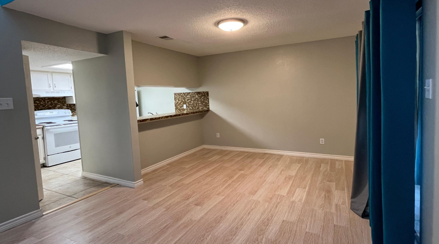 100 E Aurora St, Laredo, Texas 78041, 2 Bedrooms Bedrooms, 4 Rooms Rooms,1 BathroomBathrooms,Residential,For Rent,100 E Aurora St,20264725