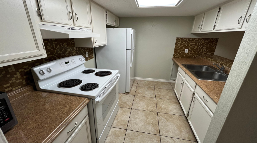 100 E Aurora St, Laredo, Texas 78041, 2 Bedrooms Bedrooms, 4 Rooms Rooms,1 BathroomBathrooms,Residential,For Rent,100 E Aurora St,20264725