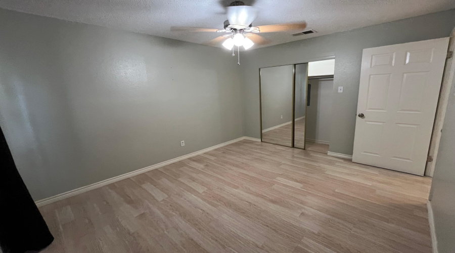 100 E Aurora St, Laredo, Texas 78041, 2 Bedrooms Bedrooms, 4 Rooms Rooms,1 BathroomBathrooms,Residential,For Rent,100 E Aurora St,20264725