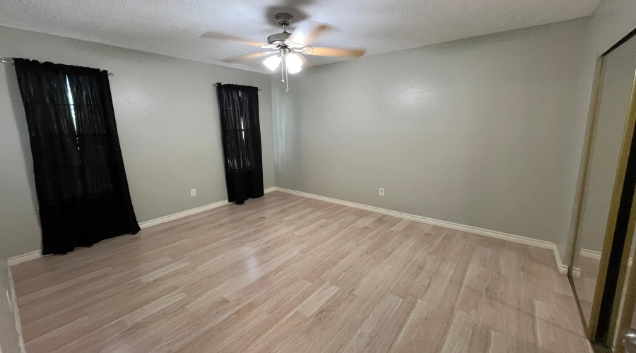 100 E Aurora St, Laredo, Texas 78041, 2 Bedrooms Bedrooms, 4 Rooms Rooms,1 BathroomBathrooms,Residential,For Rent,100 E Aurora St,20264725
