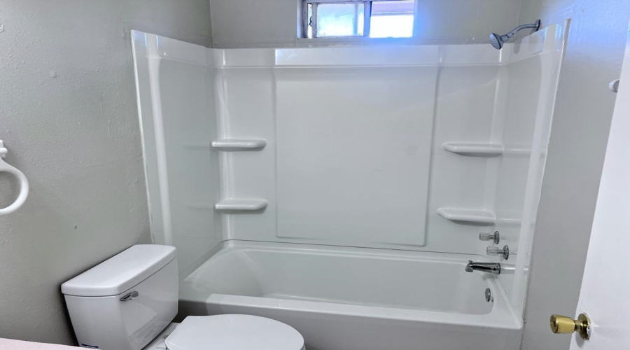 2906 Flores Ave, Laredo, Texas 78040, 2 Bedrooms Bedrooms, 3 Rooms Rooms,1 BathroomBathrooms,Residential,For Rent,2906 Flores Ave,20264726