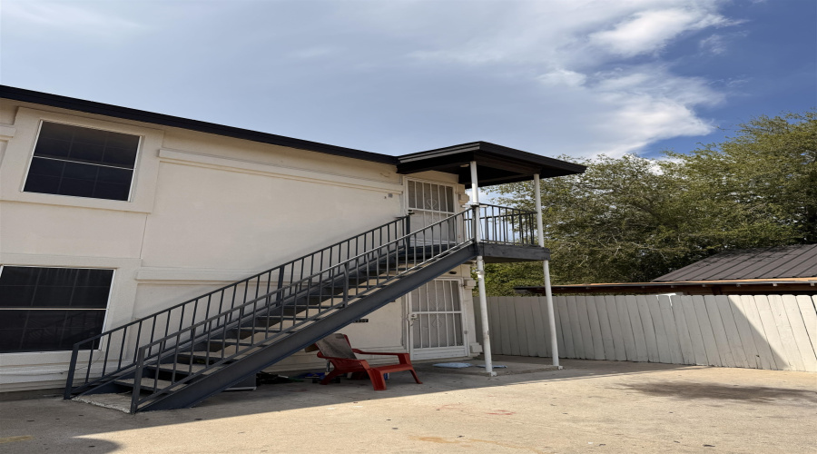 2906 Flores Ave, Laredo, Texas 78040, 2 Bedrooms Bedrooms, 3 Rooms Rooms,1 BathroomBathrooms,Residential,For Rent,2906 Flores Ave,20264726