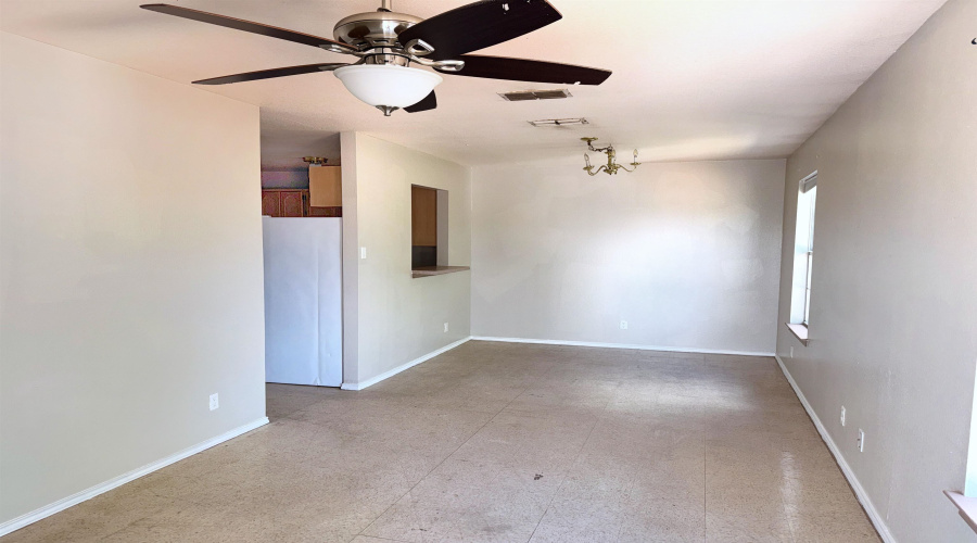 2906 Flores Ave, Laredo, Texas 78040, 2 Bedrooms Bedrooms, 3 Rooms Rooms,1 BathroomBathrooms,Residential,For Rent,2906 Flores Ave,20264726