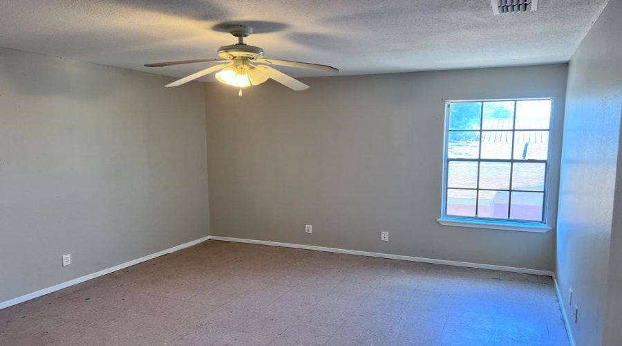2906 Flores Ave, Laredo, Texas 78040, 2 Bedrooms Bedrooms, 3 Rooms Rooms,1 BathroomBathrooms,Residential,For Rent,2906 Flores Ave,20264726
