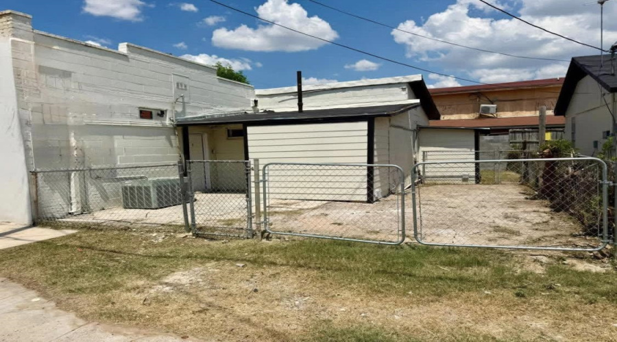 419 Park St, Laredo, Texas 78040, 2 Bedrooms Bedrooms, 3 Rooms Rooms,1 BathroomBathrooms,Residential,For Rent,419 Park St,20264727