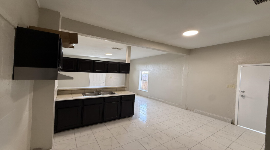 419 Park St, Laredo, Texas 78040, 2 Bedrooms Bedrooms, 3 Rooms Rooms,1 BathroomBathrooms,Residential,For Rent,419 Park St,20264727