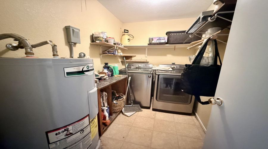 512 Mohican Dr, Laredo, Texas 78045, 3 Bedrooms Bedrooms, 5 Rooms Rooms,2 BathroomsBathrooms,Residential,For Sale,512 Mohican Dr,20264730