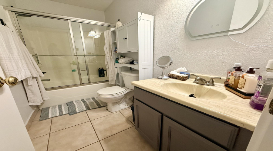 512 Mohican Dr, Laredo, Texas 78045, 3 Bedrooms Bedrooms, 5 Rooms Rooms,2 BathroomsBathrooms,Residential,For Sale,512 Mohican Dr,20264730