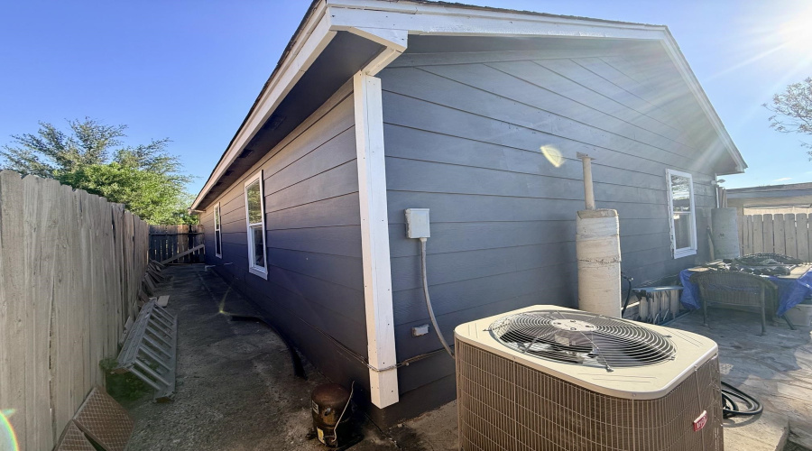 512 Mohican Dr, Laredo, Texas 78045, 3 Bedrooms Bedrooms, 5 Rooms Rooms,2 BathroomsBathrooms,Residential,For Sale,512 Mohican Dr,20264730
