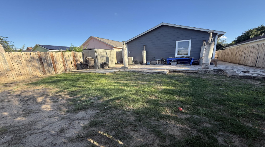 512 Mohican Dr, Laredo, Texas 78045, 3 Bedrooms Bedrooms, 5 Rooms Rooms,2 BathroomsBathrooms,Residential,For Sale,512 Mohican Dr,20264730
