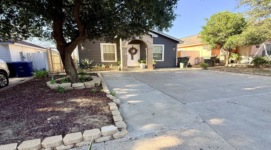 512 Mohican Dr, Laredo, Texas 78045, 3 Bedrooms Bedrooms, 5 Rooms Rooms,2 BathroomsBathrooms,Residential,For Sale,512 Mohican Dr,20264730