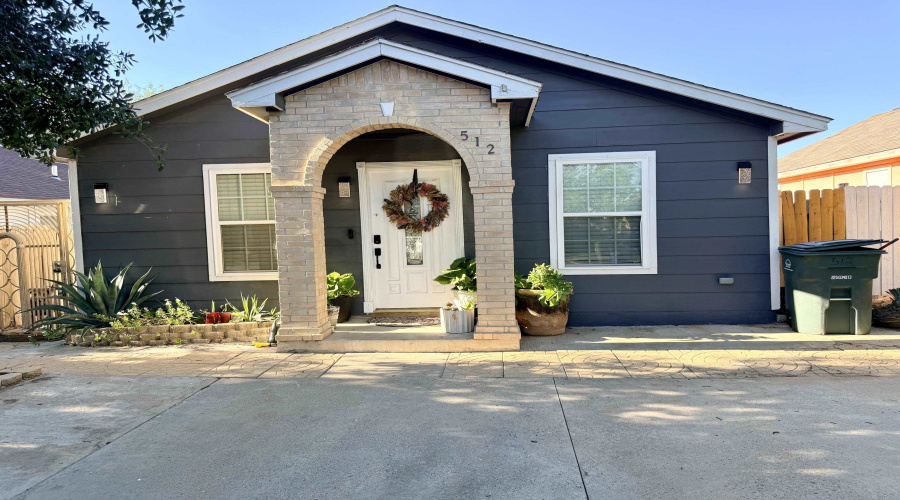 512 Mohican Dr, Laredo, Texas 78045, 3 Bedrooms Bedrooms, 5 Rooms Rooms,2 BathroomsBathrooms,Residential,For Sale,512 Mohican Dr,20264730