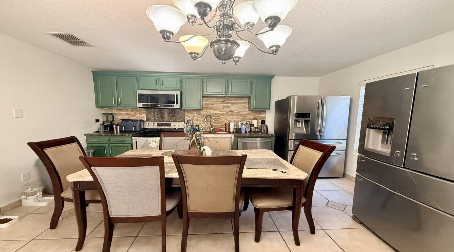 512 Mohican Dr, Laredo, Texas 78045, 3 Bedrooms Bedrooms, 5 Rooms Rooms,2 BathroomsBathrooms,Residential,For Sale,512 Mohican Dr,20264730