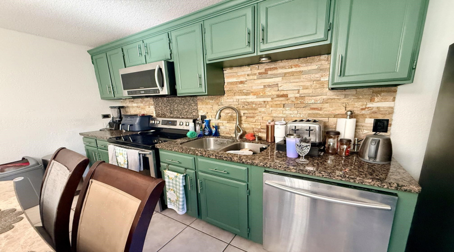 512 Mohican Dr, Laredo, Texas 78045, 3 Bedrooms Bedrooms, 5 Rooms Rooms,2 BathroomsBathrooms,Residential,For Sale,512 Mohican Dr,20264730