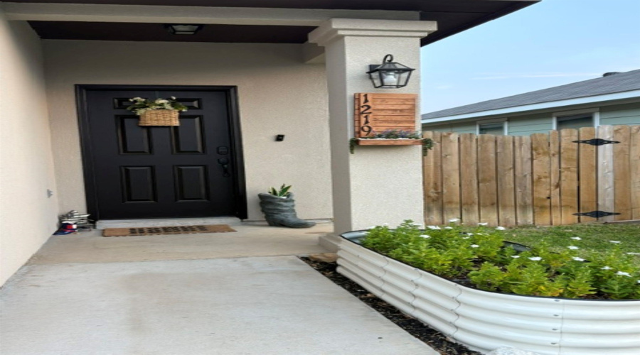 1219 Port Texas Dr., Laredo, Texas 78045, 4 Bedrooms Bedrooms, 6 Rooms Rooms,2 BathroomsBathrooms,Residential,For Sale,1219 Port Texas Dr.,20264731