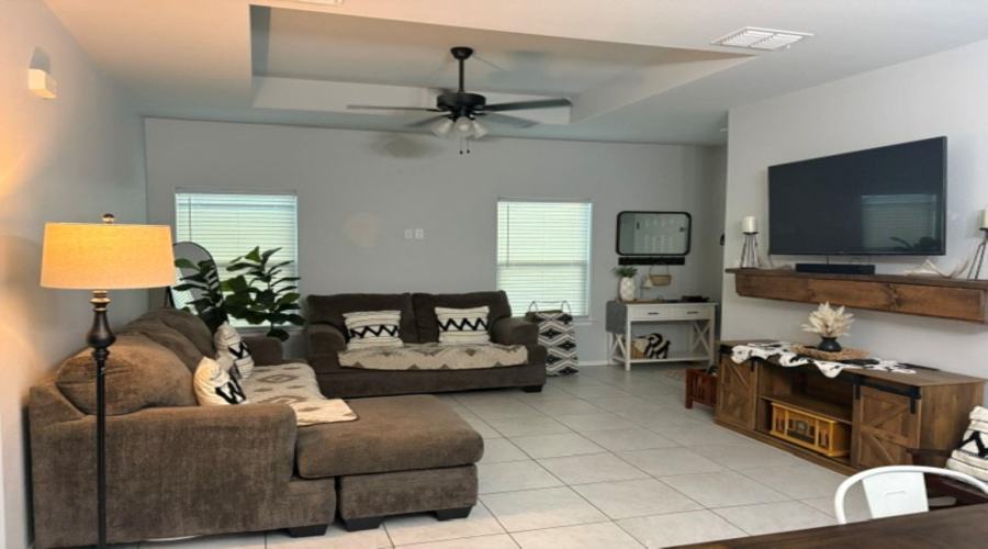 1219 Port Texas Dr., Laredo, Texas 78045, 4 Bedrooms Bedrooms, 6 Rooms Rooms,2 BathroomsBathrooms,Residential,For Sale,1219 Port Texas Dr.,20264731