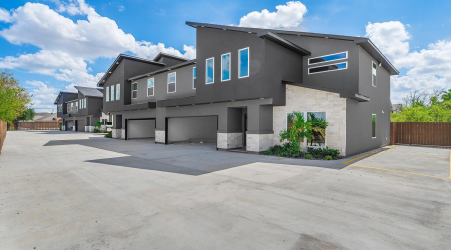 7306 Wagner Ct, Laredo, Texas 78041, ,Multi-family,For Rent,7306 Wagner Ct,20264733