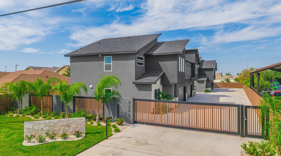 7306 Wagner Ct, Laredo, Texas 78041, ,Multi-family,For Rent,7306 Wagner Ct,20264733