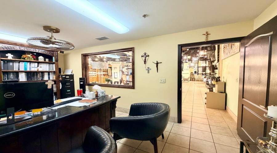 2329 Jacaman Rd, Laredo, Texas 78041, 11 Rooms Rooms,2 BathroomsBathrooms,Commercial retail/office,For Rent,2329 Jacaman Rd,20264739
