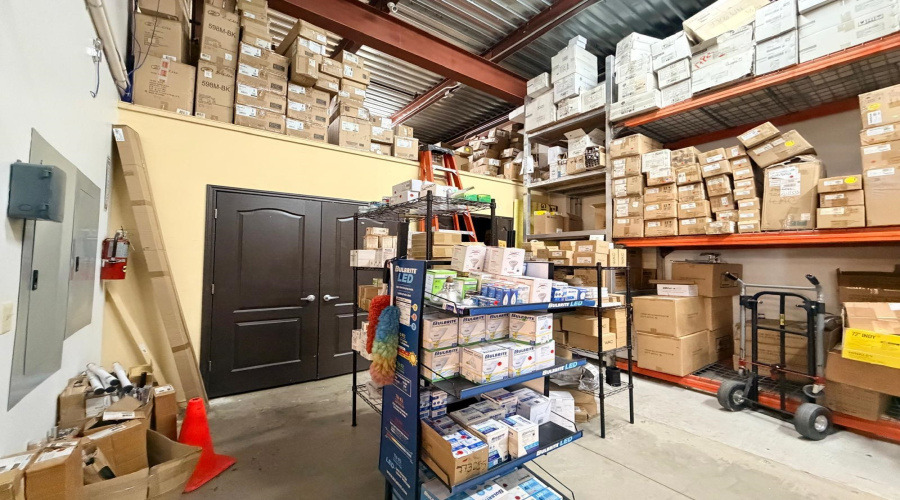 2329 Jacaman Rd, Laredo, Texas 78041, 11 Rooms Rooms,2 BathroomsBathrooms,Commercial retail/office,For Rent,2329 Jacaman Rd,20264739