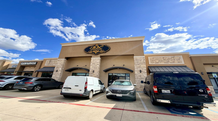 2329 Jacaman Rd, Laredo, Texas 78041, 11 Rooms Rooms,2 BathroomsBathrooms,Commercial retail/office,For Rent,2329 Jacaman Rd,20264739