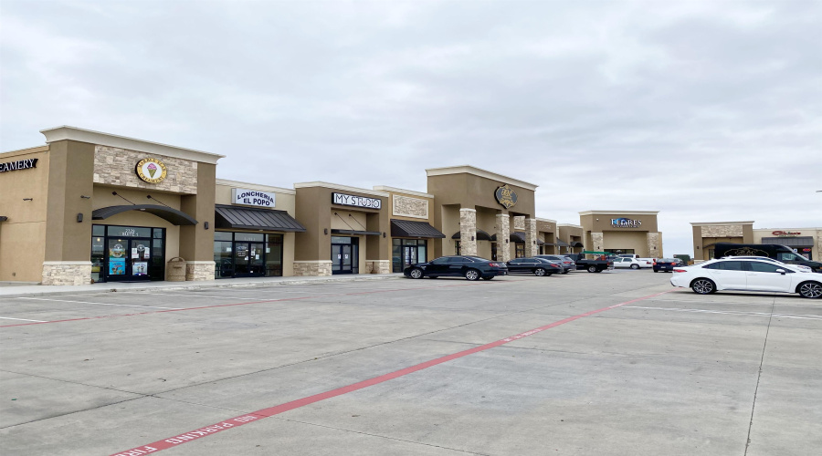 2329 Jacaman Rd, Laredo, Texas 78041, 11 Rooms Rooms,2 BathroomsBathrooms,Commercial retail/office,For Rent,2329 Jacaman Rd,20264739
