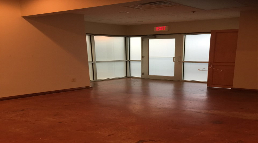 6801 McPherson Rd, LAREDO, Texas 78041, 1 Room Rooms,3 BathroomsBathrooms,Commercial retail/office,For Rent,6801 McPherson Rd,20264755