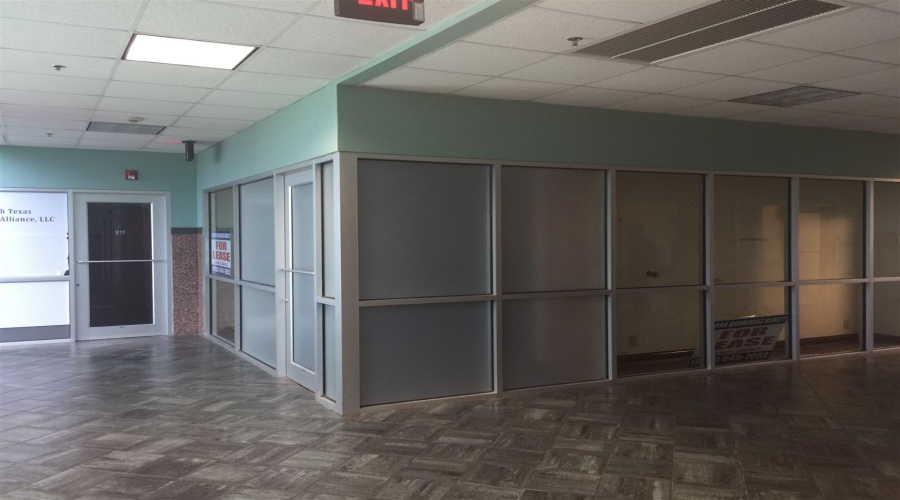 6801 McPherson Rd, LAREDO, Texas 78041, 1 Room Rooms,3 BathroomsBathrooms,Commercial retail/office,For Rent,6801 McPherson Rd,20264755
