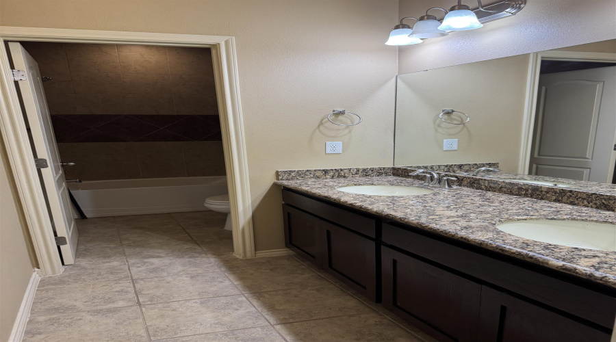 5016 Lost Hills Trail, Laredo, Texas 78041, 3 Bedrooms Bedrooms, 5 Rooms Rooms,2 BathroomsBathrooms,Residential,For Rent,5016 Lost Hills Trail,20264734