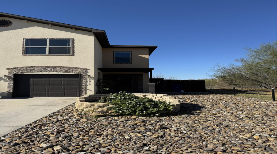 5016 Lost Hills Trail, Laredo, Texas 78041, 3 Bedrooms Bedrooms, 5 Rooms Rooms,2 BathroomsBathrooms,Residential,For Rent,5016 Lost Hills Trail,20264734