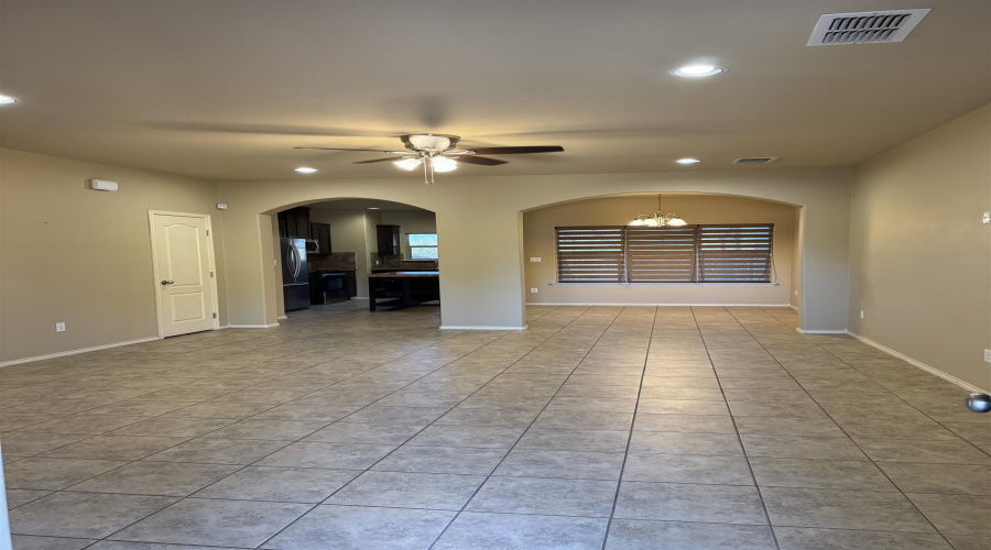 5016 Lost Hills Trail, Laredo, Texas 78041, 3 Bedrooms Bedrooms, 5 Rooms Rooms,2 BathroomsBathrooms,Residential,For Rent,5016 Lost Hills Trail,20264734