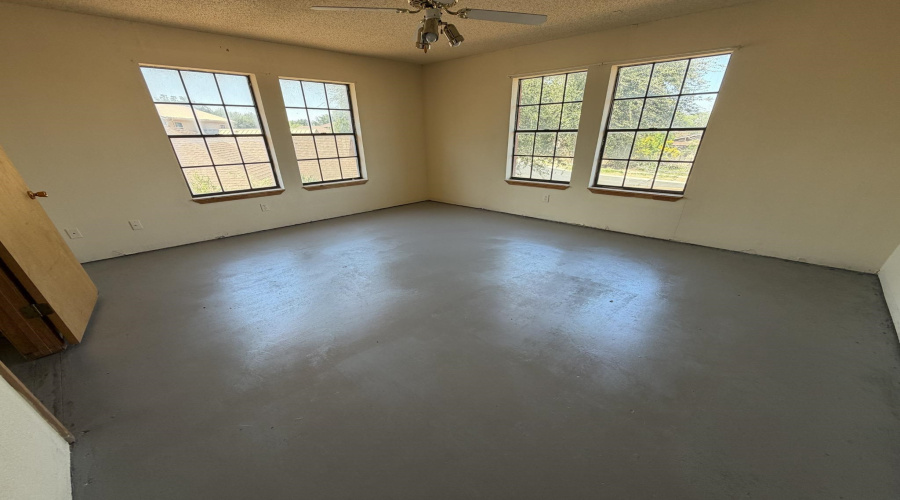 233 Malaga Dr, Laredo, Texas 78046, 7 Bedrooms Bedrooms, 8 Rooms Rooms,5 BathroomsBathrooms,Residential,For Sale,233 Malaga Dr,20264737