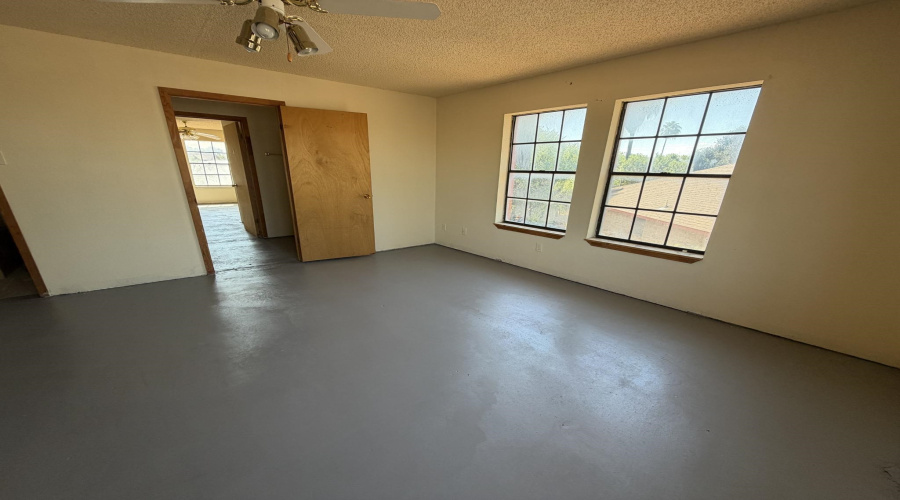 233 Malaga Dr, Laredo, Texas 78046, 7 Bedrooms Bedrooms, 8 Rooms Rooms,5 BathroomsBathrooms,Residential,For Sale,233 Malaga Dr,20264737