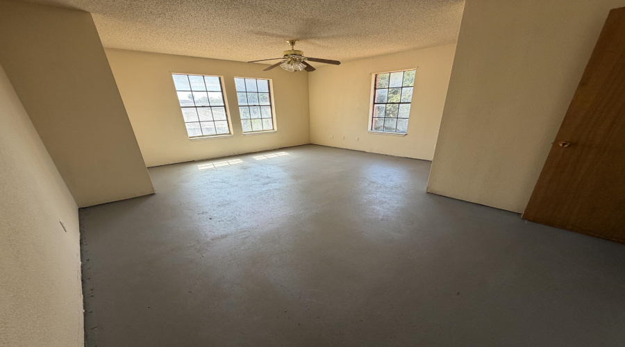 233 Malaga Dr, Laredo, Texas 78046, 7 Bedrooms Bedrooms, 8 Rooms Rooms,5 BathroomsBathrooms,Residential,For Sale,233 Malaga Dr,20264737