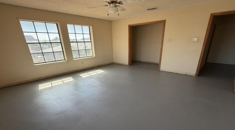 233 Malaga Dr, Laredo, Texas 78046, 7 Bedrooms Bedrooms, 8 Rooms Rooms,5 BathroomsBathrooms,Residential,For Sale,233 Malaga Dr,20264737