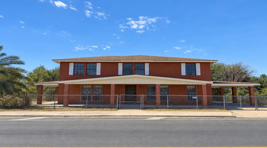 233 Malaga Dr, Laredo, Texas 78046, 7 Bedrooms Bedrooms, 8 Rooms Rooms,5 BathroomsBathrooms,Residential,For Sale,233 Malaga Dr,20264737