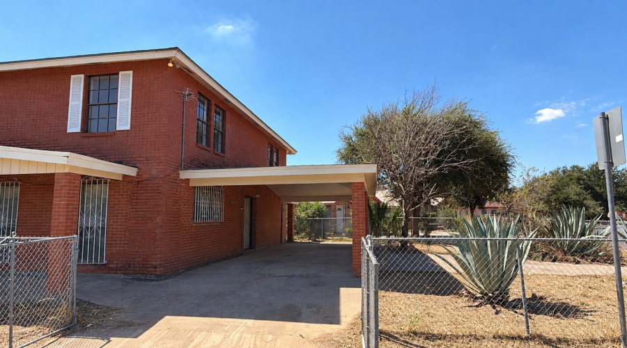 233 Malaga Dr, Laredo, Texas 78046, 7 Bedrooms Bedrooms, 8 Rooms Rooms,5 BathroomsBathrooms,Residential,For Sale,233 Malaga Dr,20264737