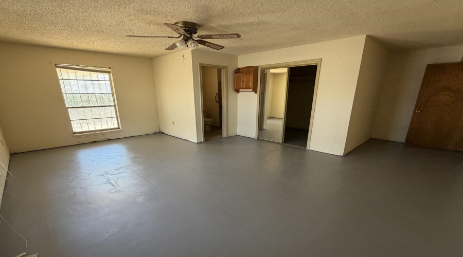 233 Malaga Dr, Laredo, Texas 78046, 7 Bedrooms Bedrooms, 8 Rooms Rooms,5 BathroomsBathrooms,Residential,For Sale,233 Malaga Dr,20264737