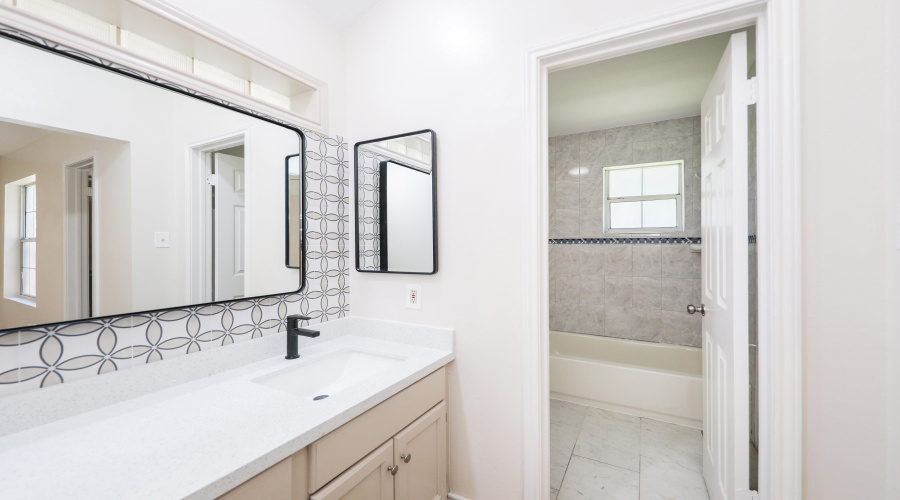 9006 Orange Blossom Lp, Laredo, Texas 78045, 4 Bedrooms Bedrooms, 6 Rooms Rooms,2 BathroomsBathrooms,Residential,For Sale,9006 Orange Blossom Lp,20264738